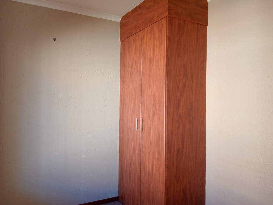 To Let 2 Bedroom Property for Rent in Waterval East North West